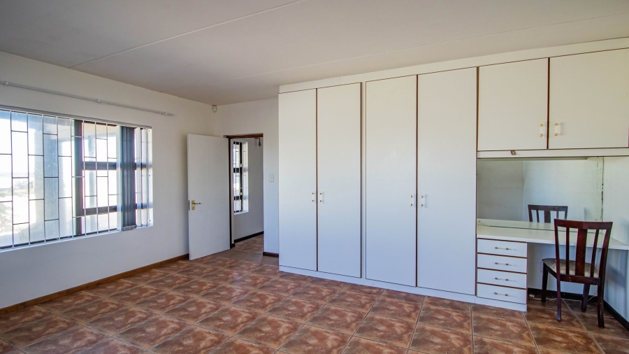 4 Bedroom Property for Sale in Pearl Bay Western Cape